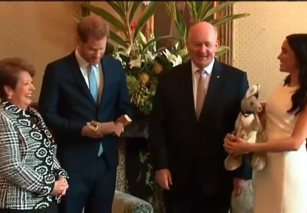 O casal recebeu os primeiros presentes oficiais do bebê