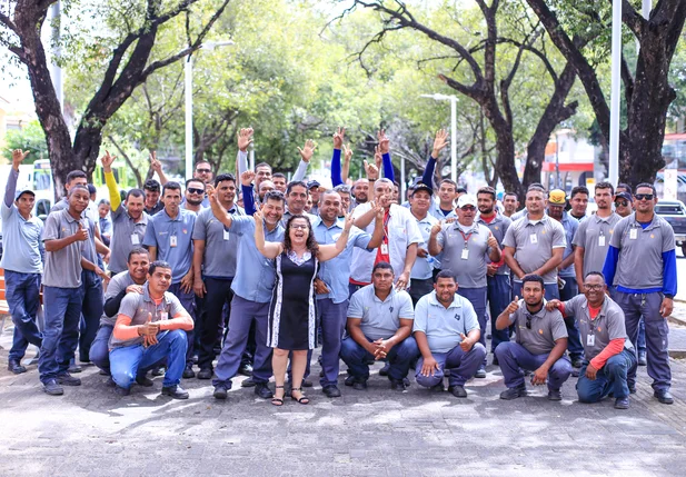 Trabalhadores de terceirizada OI paralisam em Teresina