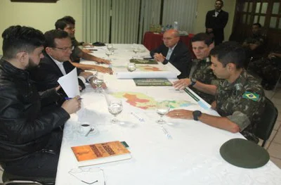 Reunião no 2º BEC