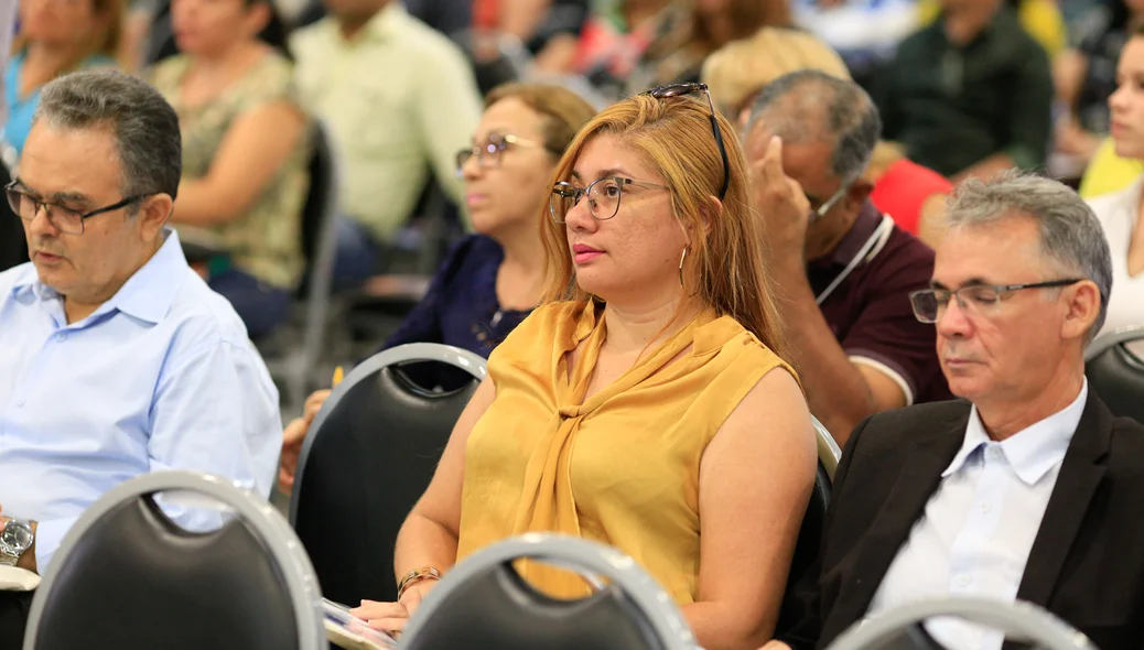 Muita gente compareceu a jornada brasileira de relação do trabalho 