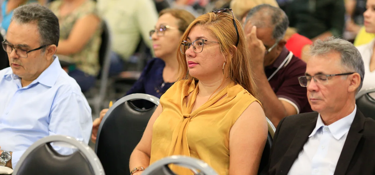 Muita gente compareceu a jornada brasileira de relação do trabalho 