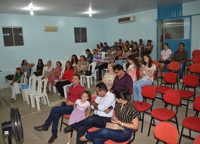 Público acompanha o seminário