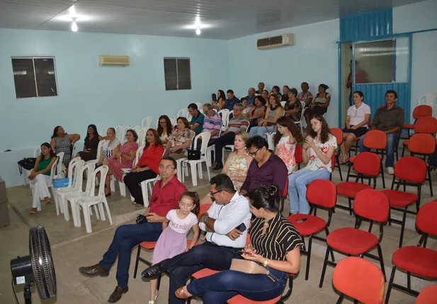 Público acompanha o seminário