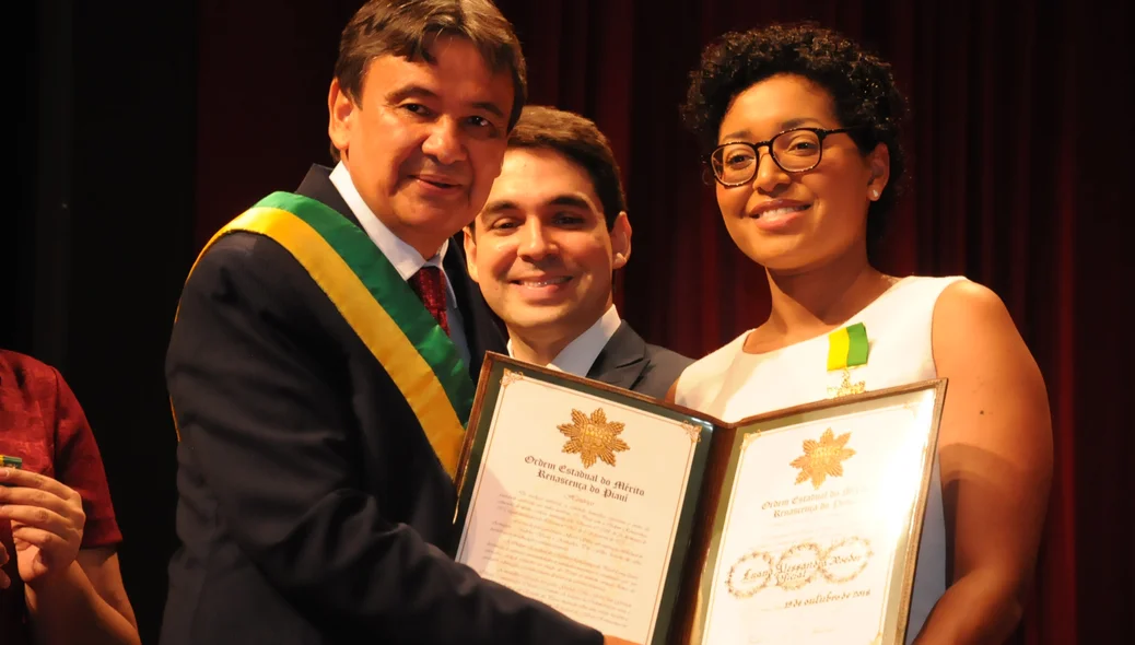 Wellington entrega medalha para  Luana Roeder