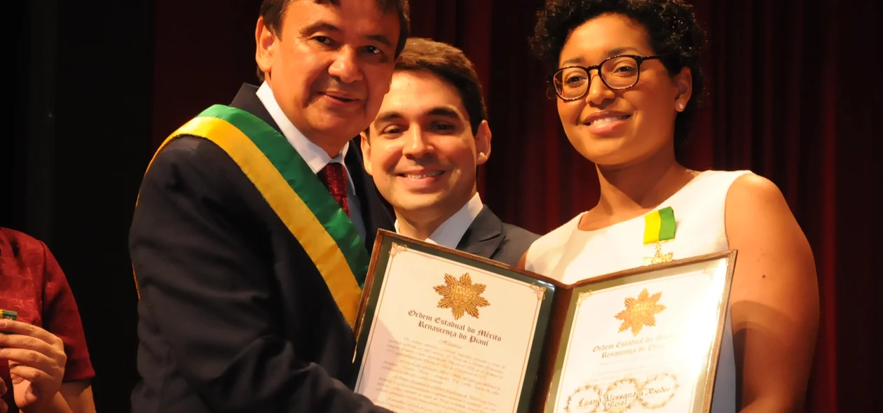 Wellington entrega medalha para  Luana Roeder