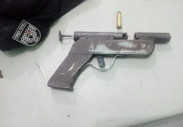 Arma de fabricação caseira apreendida