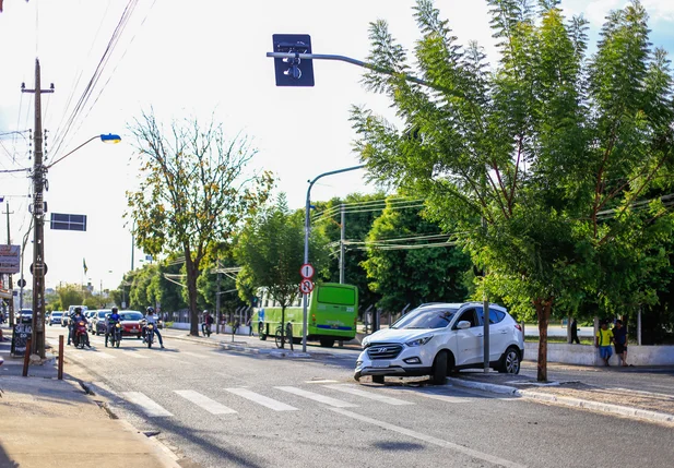 Acidente na avenida principal do Dirceu em Teresina