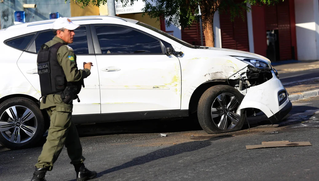 Policiais da CIPTRAN fazendo os procedimentos no local 
