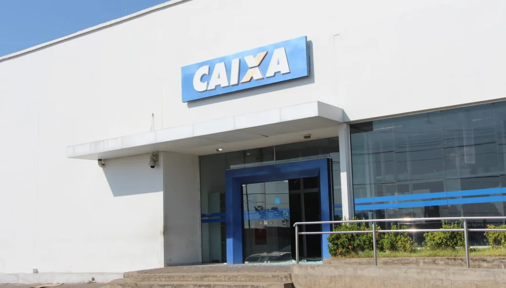 Caixa Econômica localizada na avenida Duque de Caxias