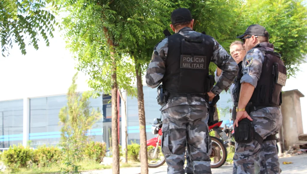 Polícia Militar no local 