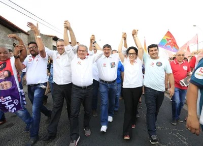 Wellington Dias com demais lideranças