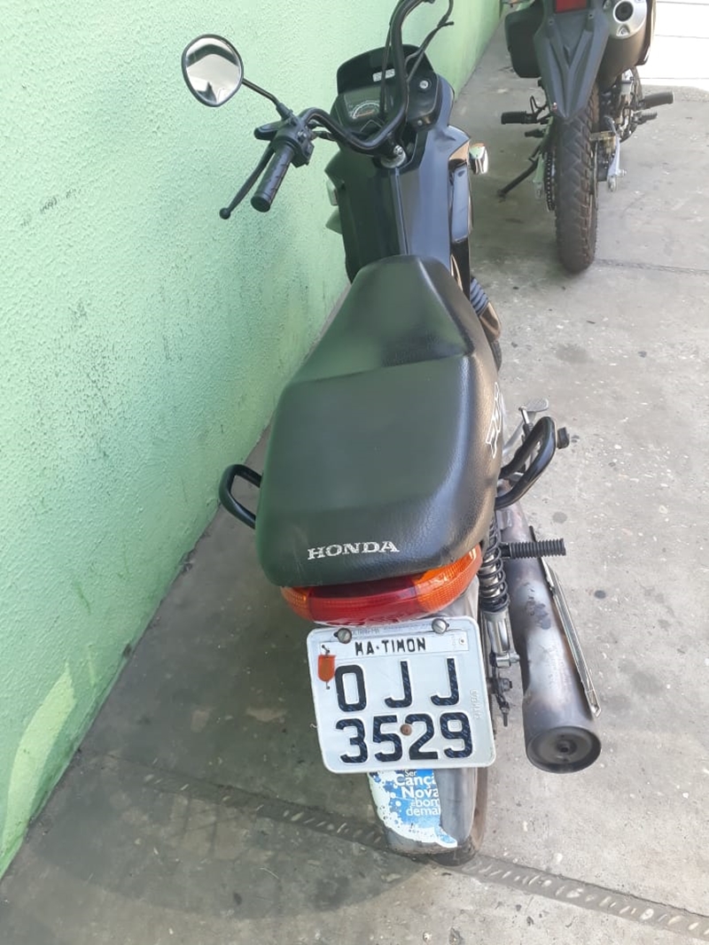 Motocicleta apreendida pela Polícia Militar