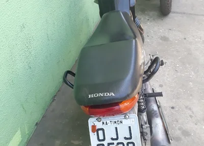 Motocicleta apreendida pela Polícia Militar