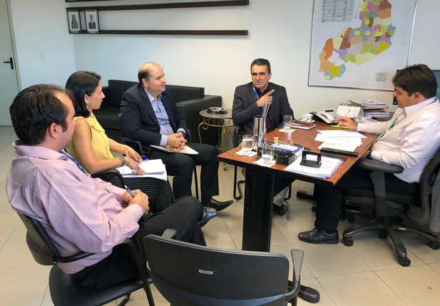 Reunião entre representantes da Cepisa e TRE-PI