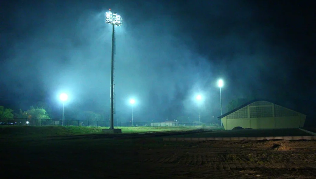 Matagal fica atrás da pista de atletismo da Uespi