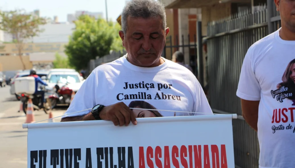 Pai de Camilla Abreu realiza ato um ano após a morte da filha