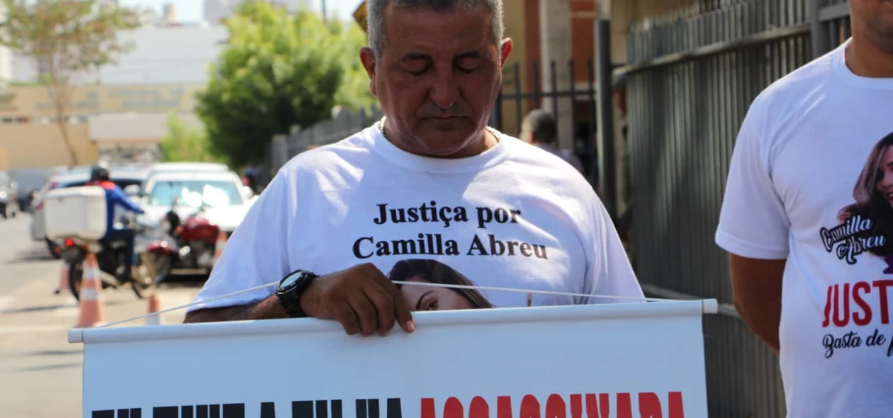 Pai de Camilla Abreu realiza ato um ano após a morte da filha