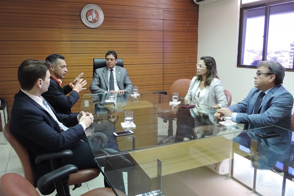 Reunião entre o procurador-geral Cleandro Moura e o secretário de Segurança, coronel Rubens Pereira