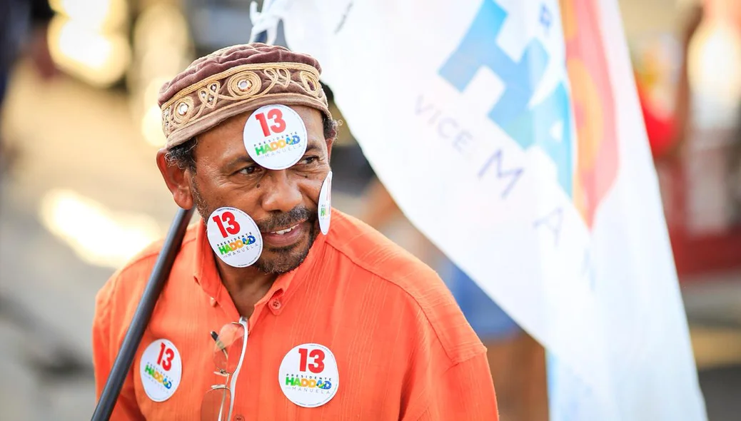 Eleitor do Haddad com praguinhas pelo corpo