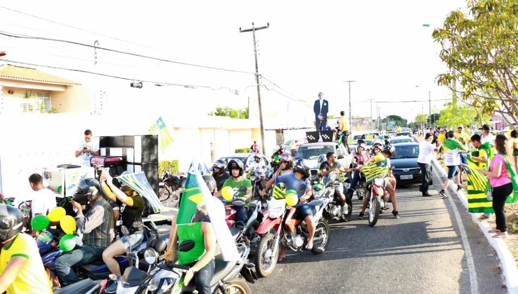 Motociclistas na carreata pró-Bolsonaro