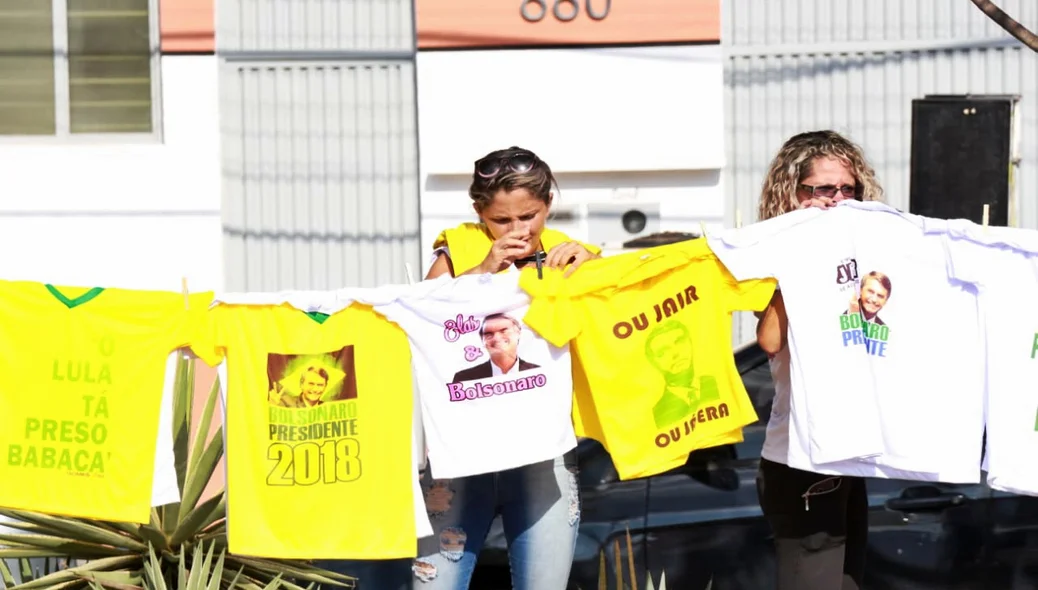 Ocorreu venda de camisas no local