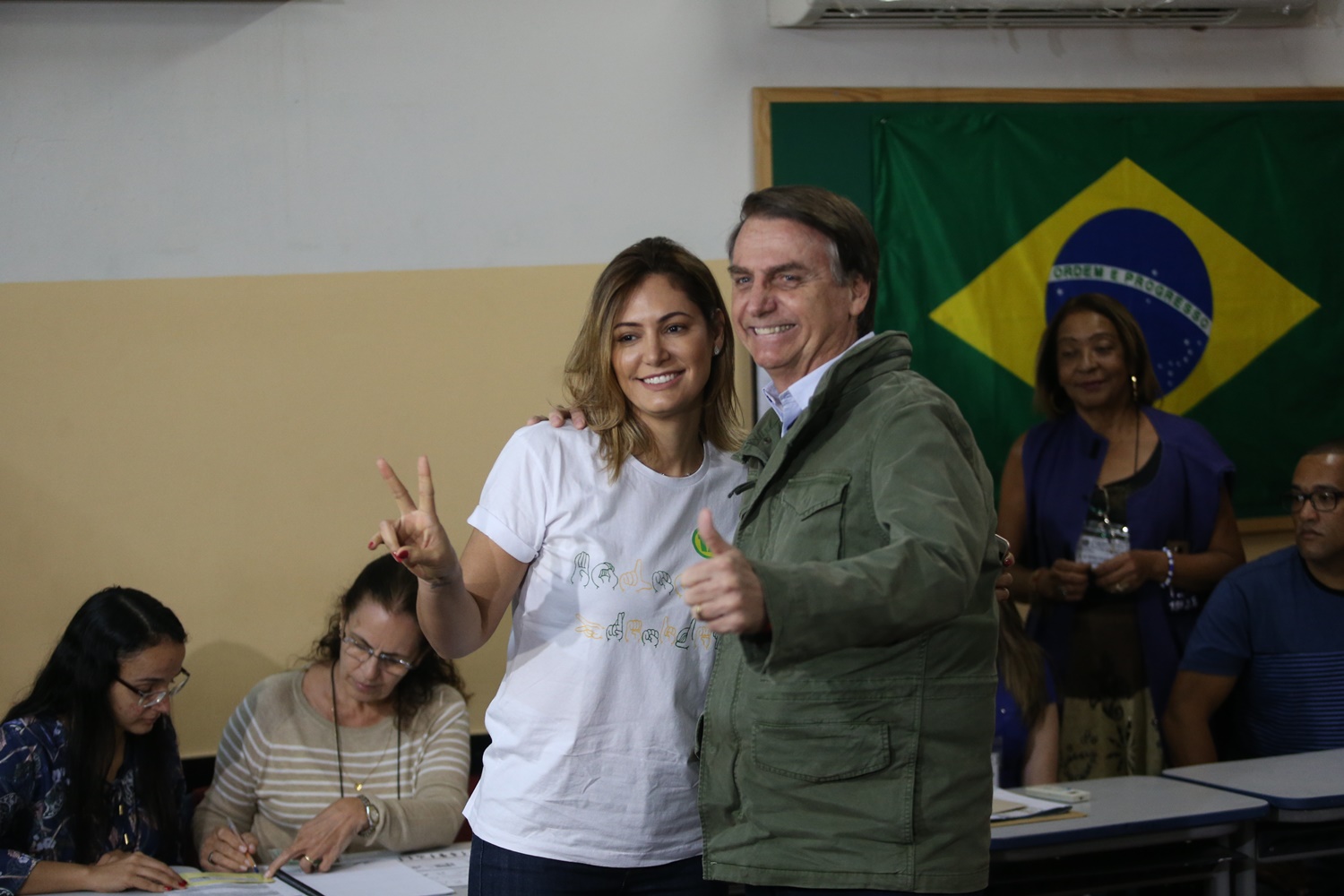 Bolsonaro e a esposa 