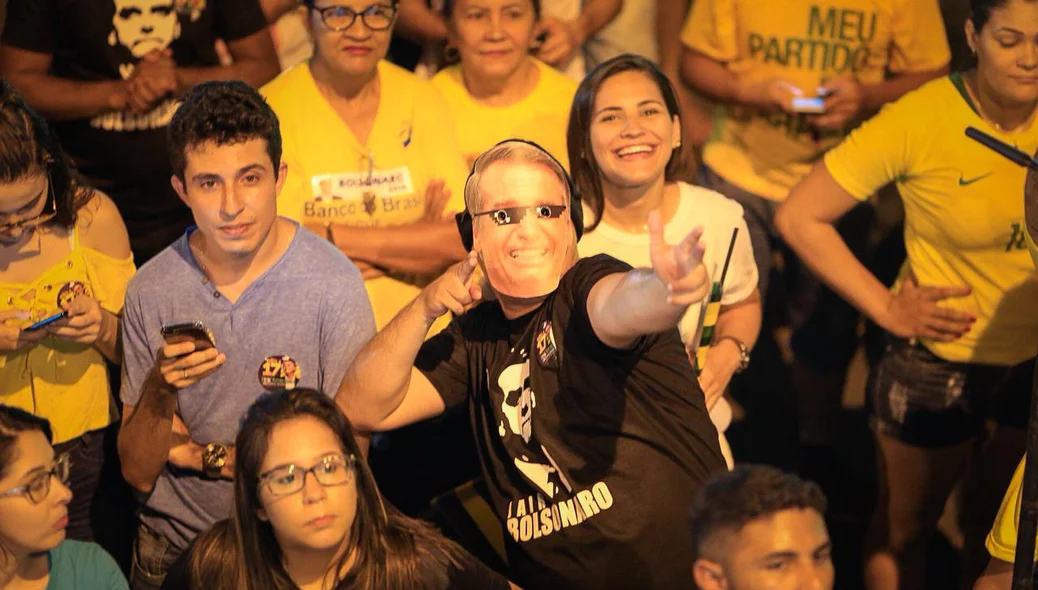 Eleitores comemoram vitória de Bolsonaro em Teresina
