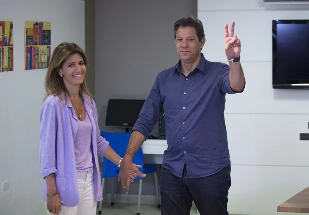 Fernando Haddad com a esposa 