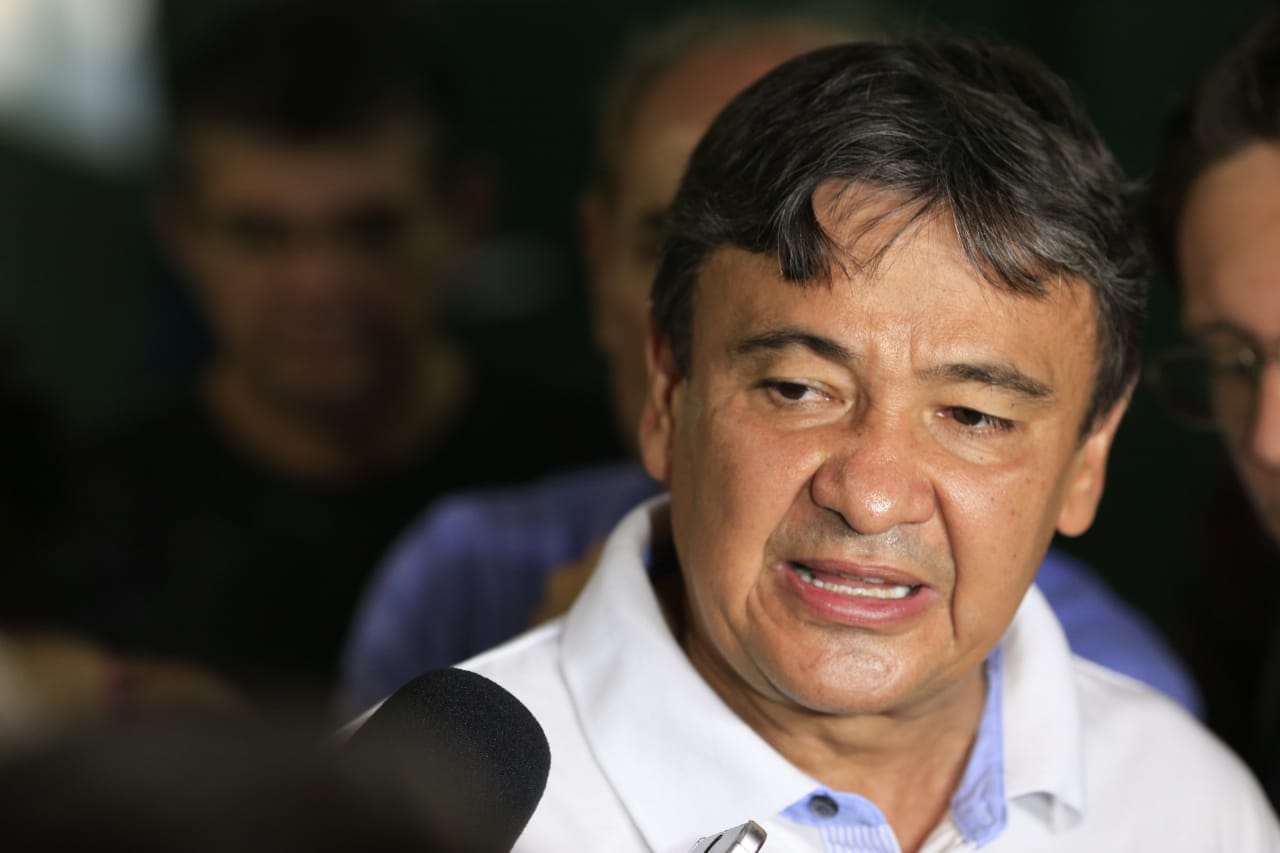 Wellington Dias vota em escola no bairro Morada do Sol