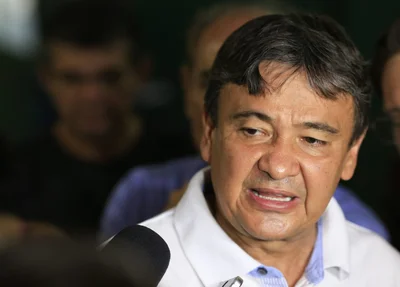 Wellington Dias vota em escola no bairro Morada do Sol