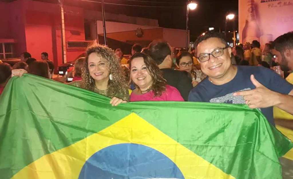 Picoenses exibem com orgulho a Bandeira do Brasil