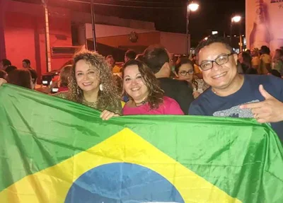 Picoenses exibem com orgulho a Bandeira do Brasil