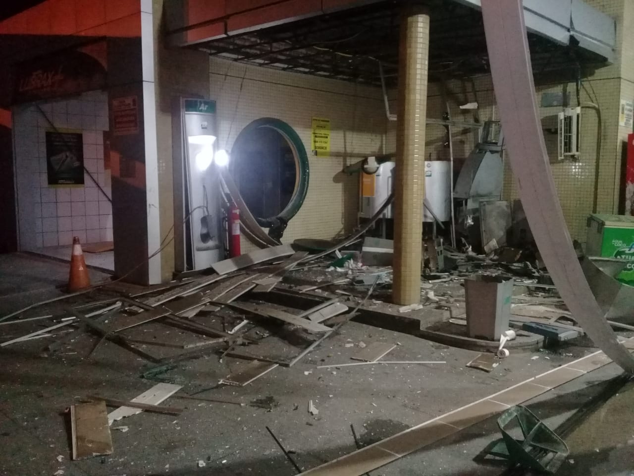 Caixa eletrônico ficava em um posto de combustíveis em Floriano