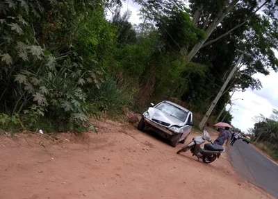 Carro e moto utilizados pelos suspeitos 