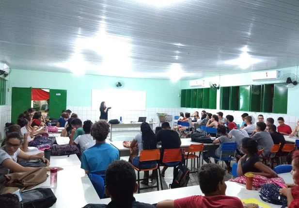 Escolas revisam conteúdo na reta final do Enem
