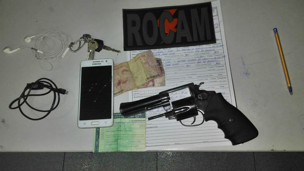 Arma encontrada com o acusado