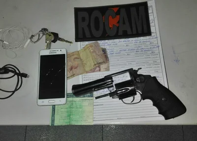 Arma encontrada com o acusado