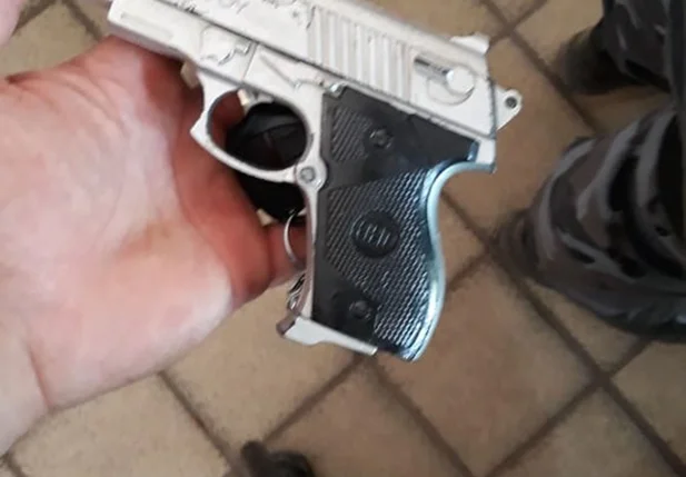 Simulacro de pistola apreendido em Timon