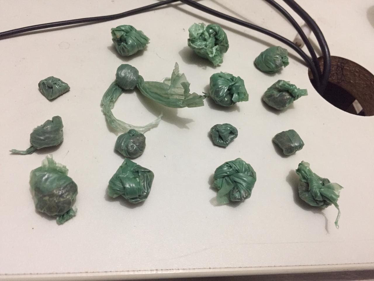 Droga encontrada com o acusado