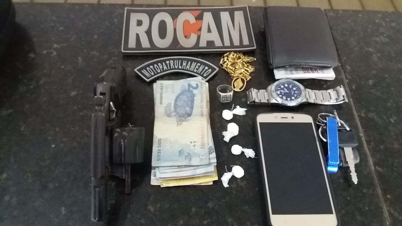 Material encontrado pelos policiais do 11º BPM