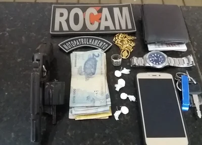 Material encontrado pelos policiais do 11º BPM