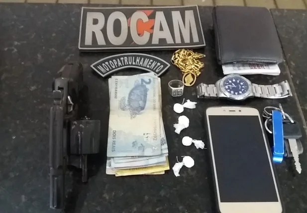 Material encontrado pelos policiais do 11º BPM