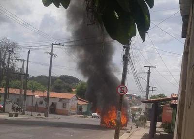 Carro pega fogo na tarde deste domingo