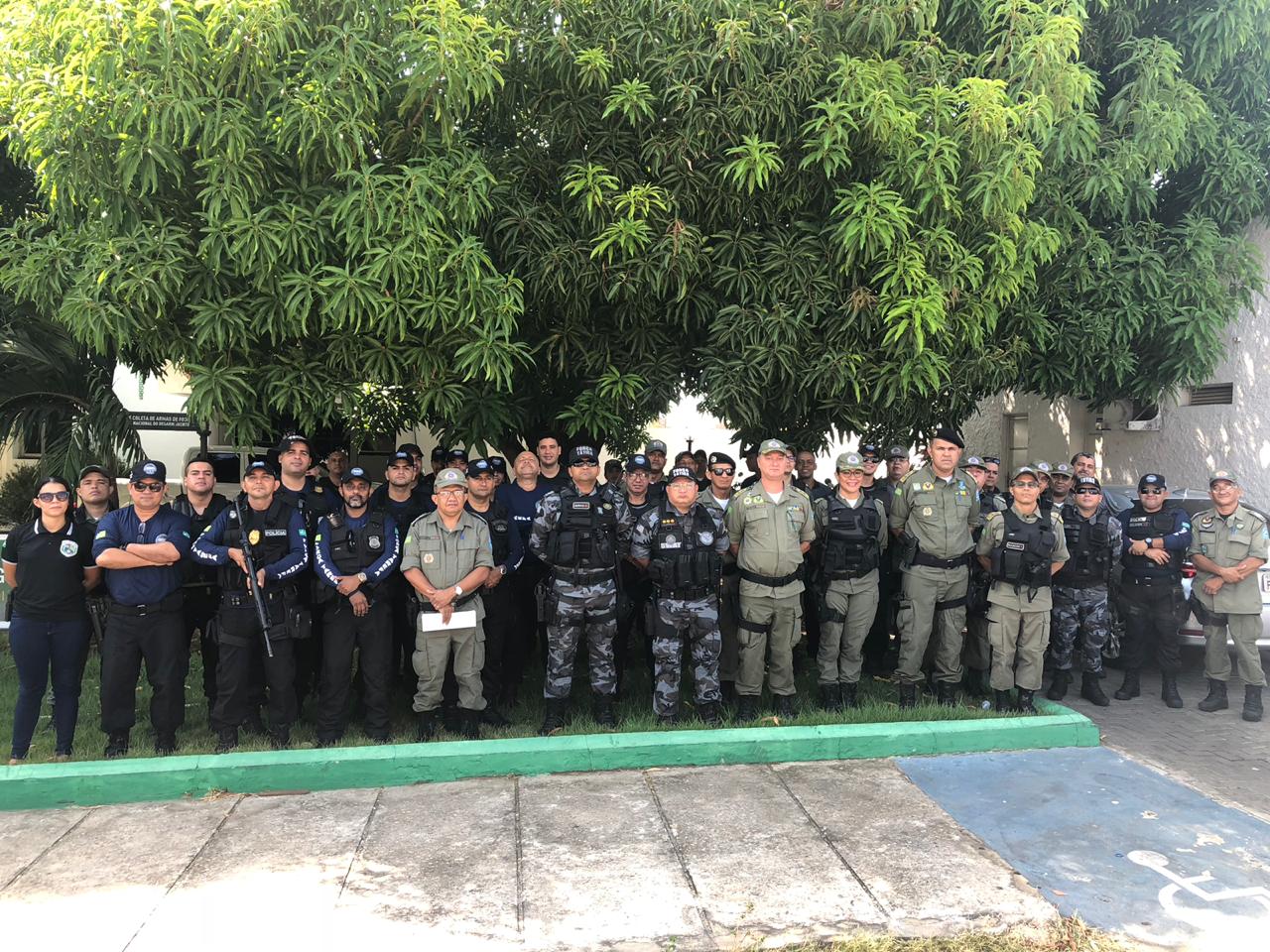 Policiais participam da Operação Enem 2018