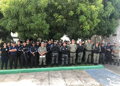Policiais participam da Operação Enem 2018
