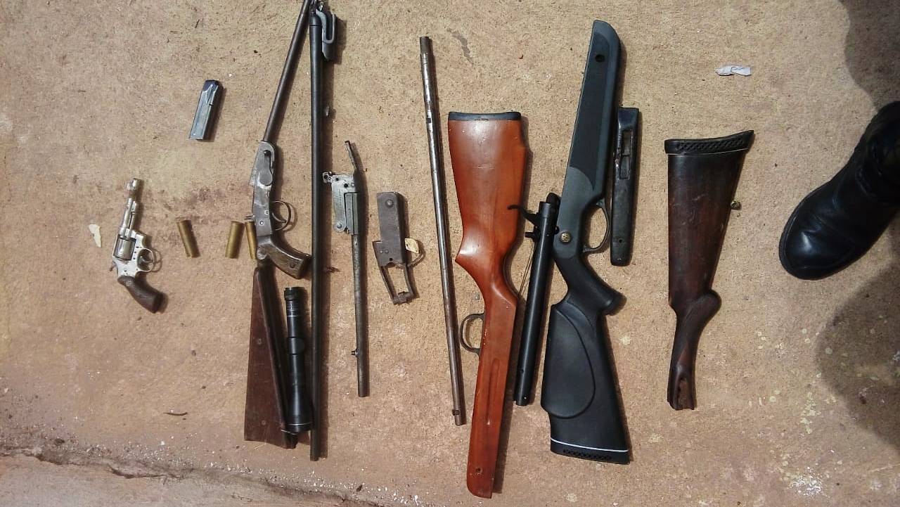 Armas apreendidas pelos policiais do 4º BPM