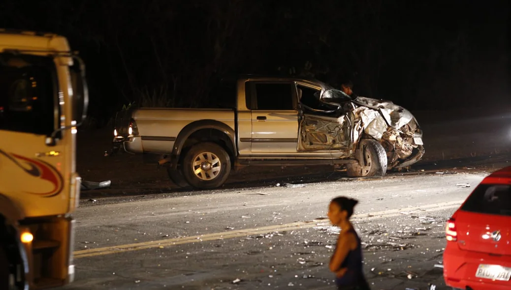 Carro ficou bastante danificado