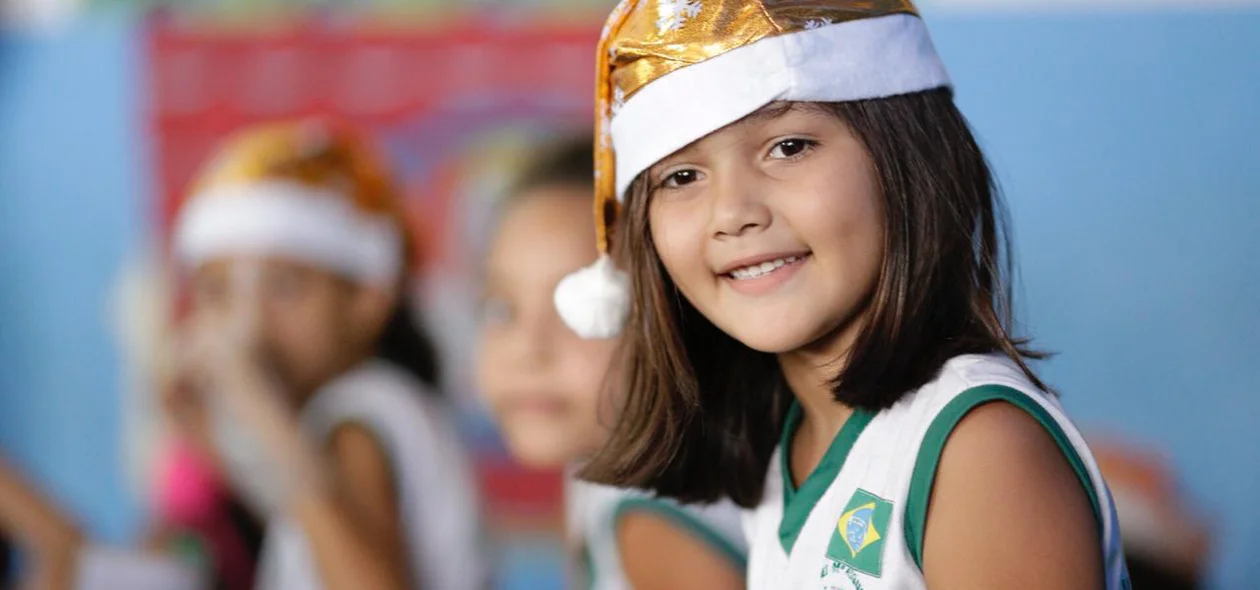 Criança no lançamento da campanha Papai Noel dos Correios