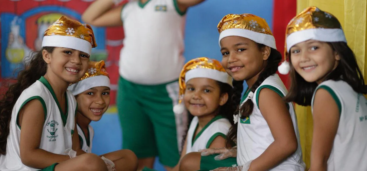 Crianças da Escola Municipal Maria Augusta