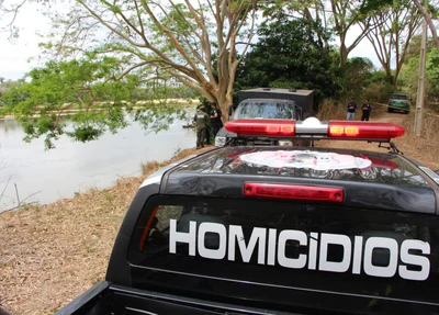Viatura do Departamento de Homicídio e Proteção à Pessoa